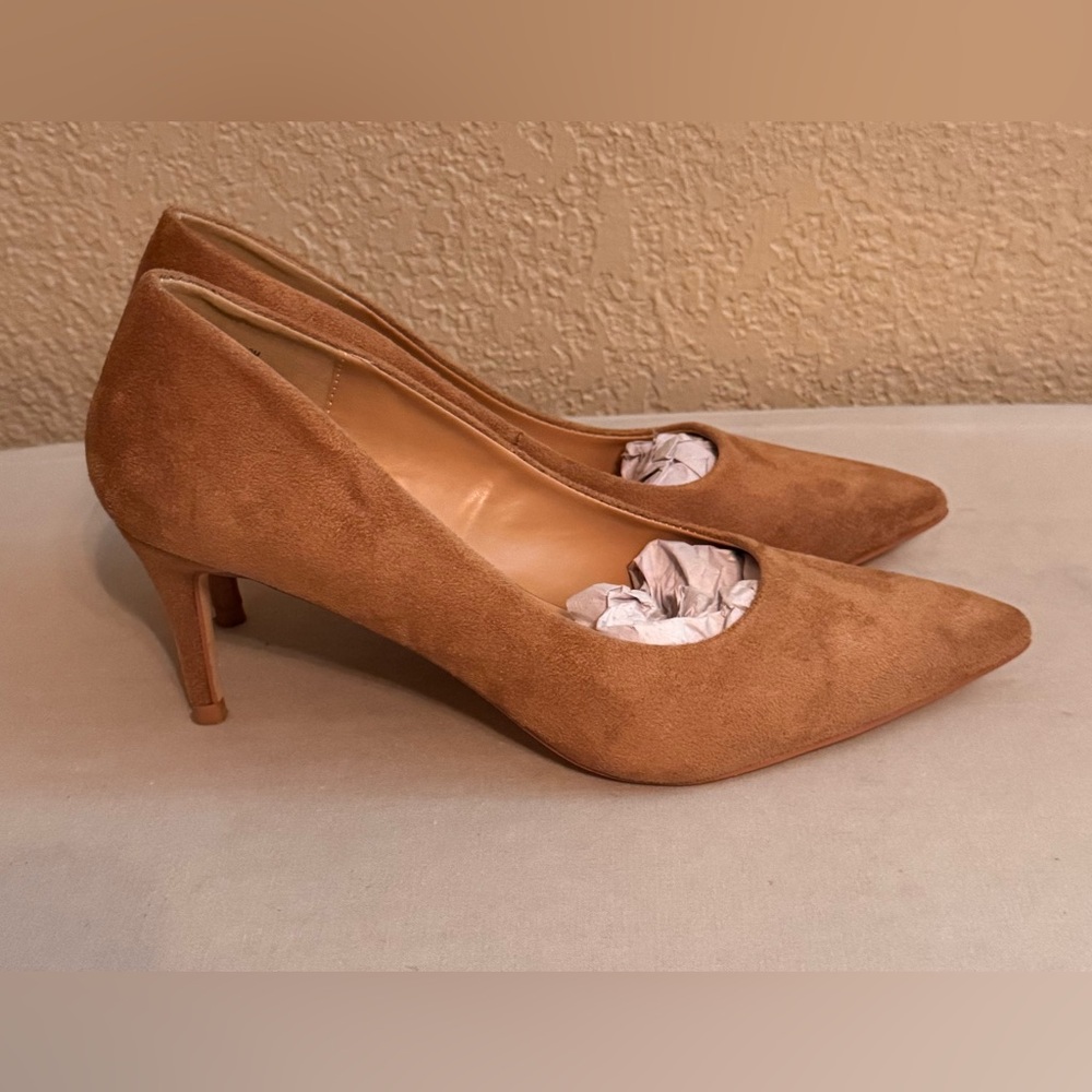 Elegant Tan Suede Heels